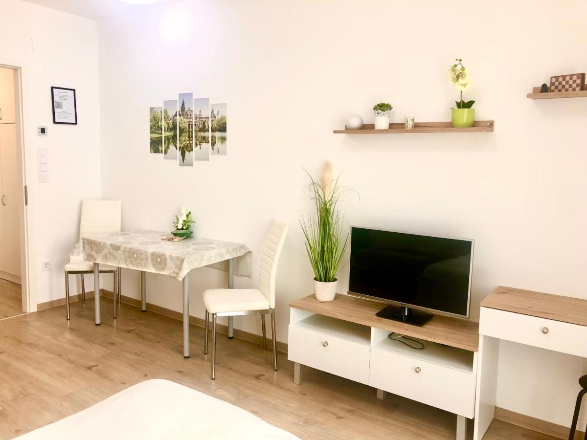 Sweet Home Studio: Mountain View Retreat with Parking Budapest Exterior photo