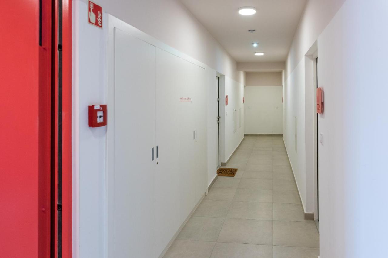 Sweet Home Studio: Mountain View Retreat with Parking Budapest Exterior photo
