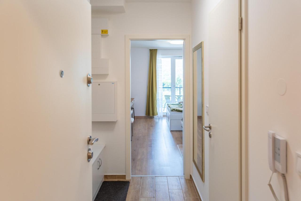 Sweet Home Studio: Mountain View Retreat with Parking Budapest Exterior photo